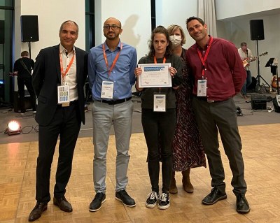 photo remise prix jeune cytométriste   Camille Fourneaux  congrès AFC 2021